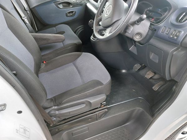 Opel Vivaro 2019 LWB Imaculate cond..Price INC Vat 300033060