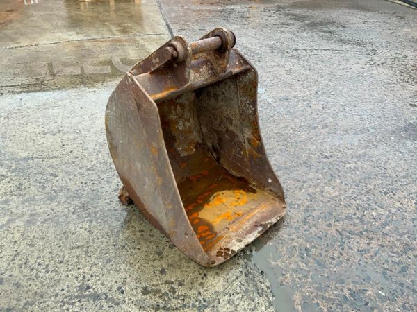 24" JCB 3cx DIGGING BUCKET.....45mm PINS....34545 300119647