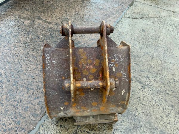 24" JCB 3cx DIGGING BUCKET.....45mm PINS....34545 300119650