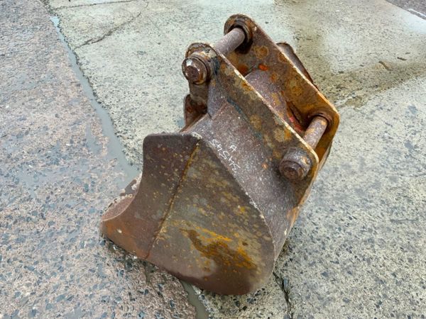 24" JCB 3cx DIGGING BUCKET.....45mm PINS....34545 300119651