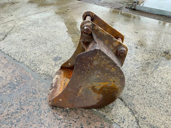 24" JCB 3cx DIGGING BUCKET.....45mm PINS....34545 300119652