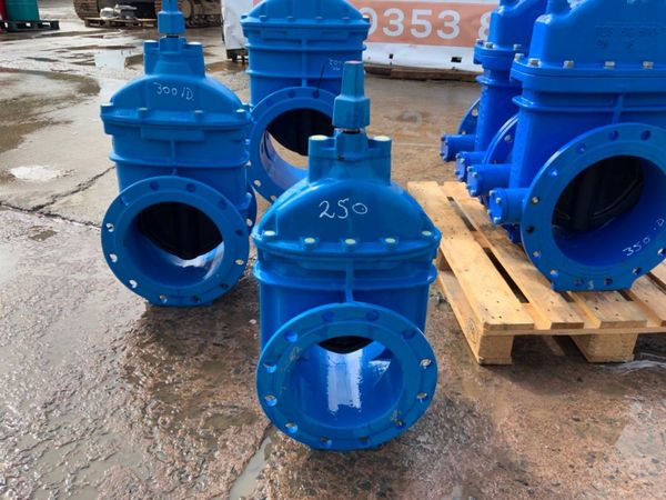 CAST IRON WATERMAIN SLUICE VALVES....1602 301020855
