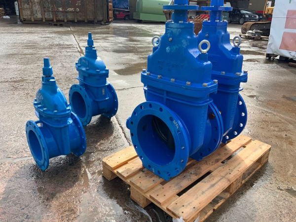 CAST IRON WATERMAIN SLUICE VALVES....1602 301020856