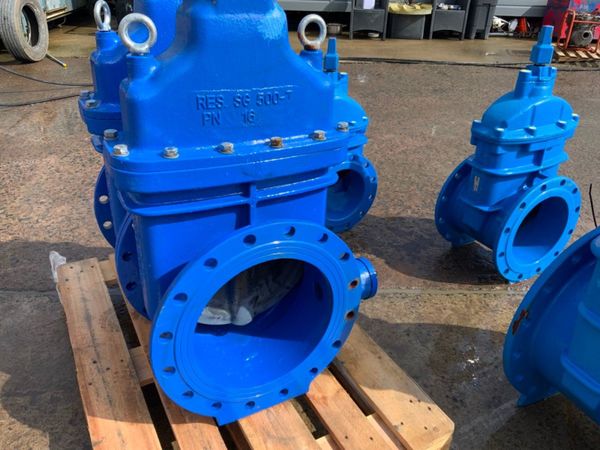 CAST IRON WATERMAIN SLUICE VALVES....1602 301020850