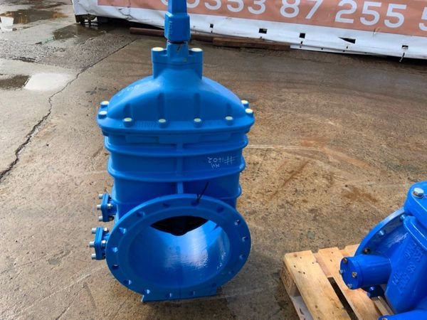 CAST IRON WATERMAIN SLUICE VALVES....1602 301020853