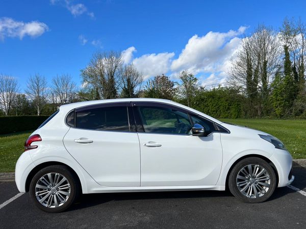 16 Peugeot 208 1.2 Autos 301924387