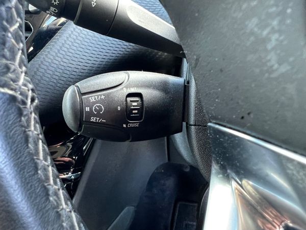 16 Peugeot 208 1.2 Autos 301924388