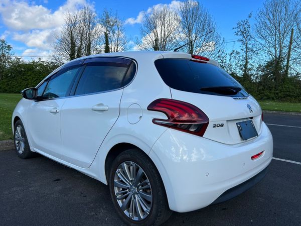 16 Peugeot 208 1.2 Autos 301924380