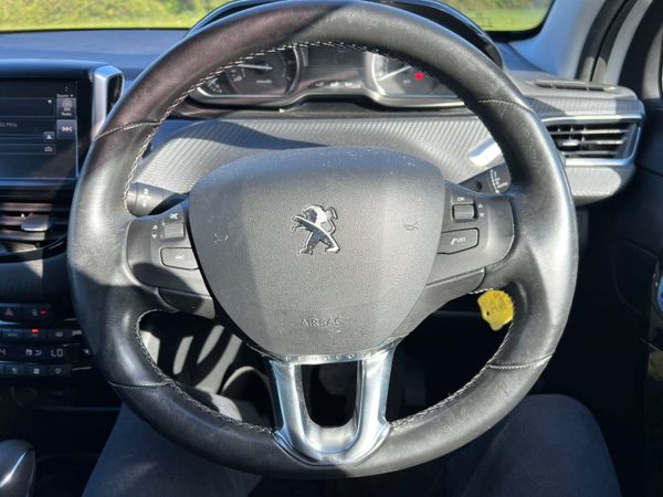 16 Peugeot 208 1.2 Autos 301924381