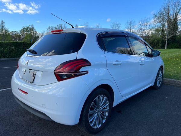 16 Peugeot 208 1.2 Autos 301924383