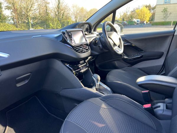 16 Peugeot 208 1.2 Autos 301924395
