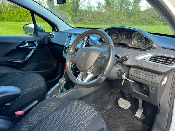 16 Peugeot 208 1.2 Autos 301924391
