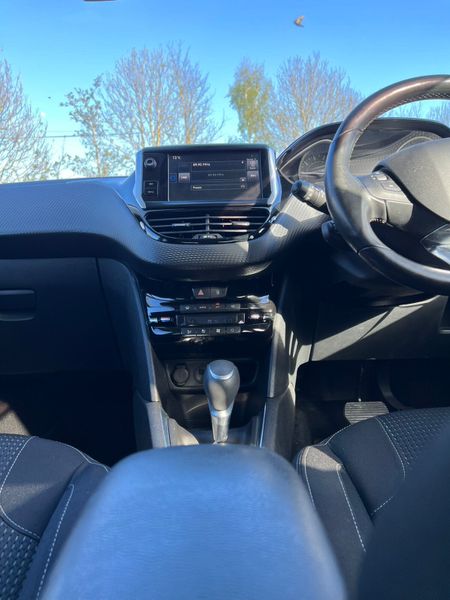 16 Peugeot 208 1.2 Autos 301924393