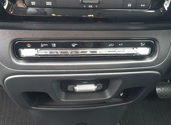 Best in action, The all new Mercedes-Benz Vito 302416012