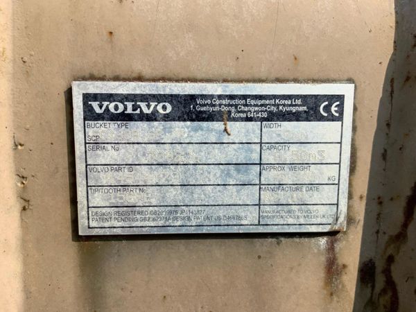 30" VOLVO DIGGING BUCKET....70mm PINS.....4mh. 303985684