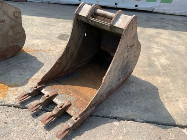 30" VOLVO DIGGING BUCKET....70mm PINS.....4mh. 303985688