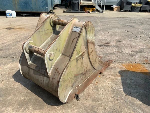 30" VOLVO DIGGING BUCKET....70mm PINS.....4mh. 303985683