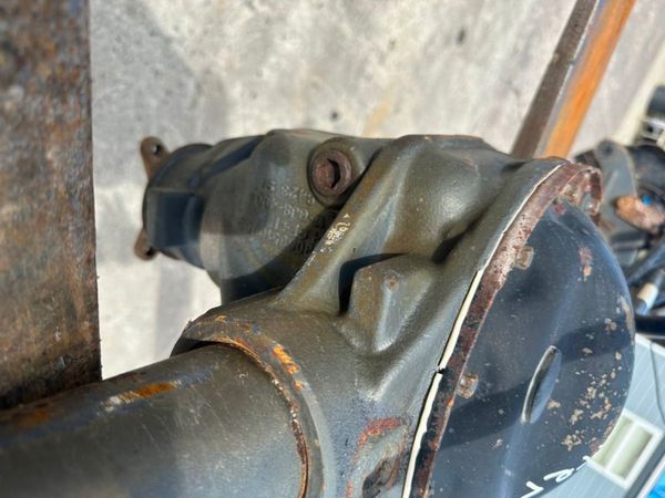 2017 Mercedes sprinter axle......3923. 314708825