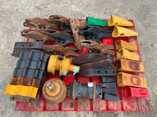 BUCKET TEETH / DOZER SPROCKET & ROLLERS. 315254774