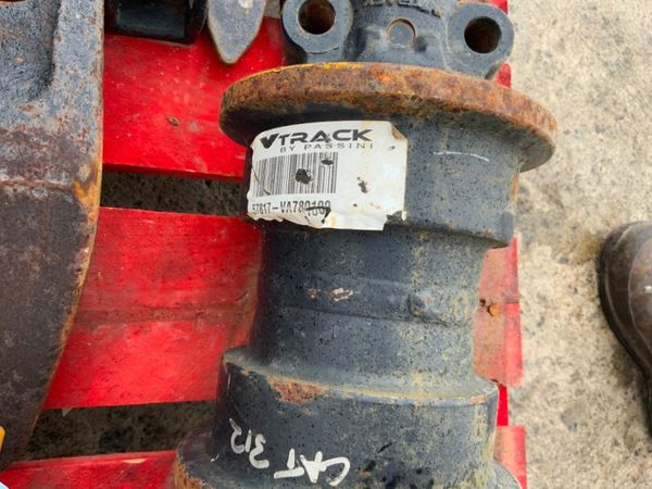 BUCKET TEETH / DOZER SPROCKET & ROLLERS. 315254775