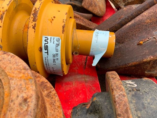 BUCKET TEETH / DOZER SPROCKET & ROLLERS. 315254776