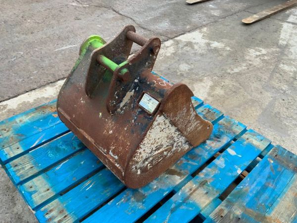18" MINI DIGGER BUCKET......30mm PINS.........18C 315428866