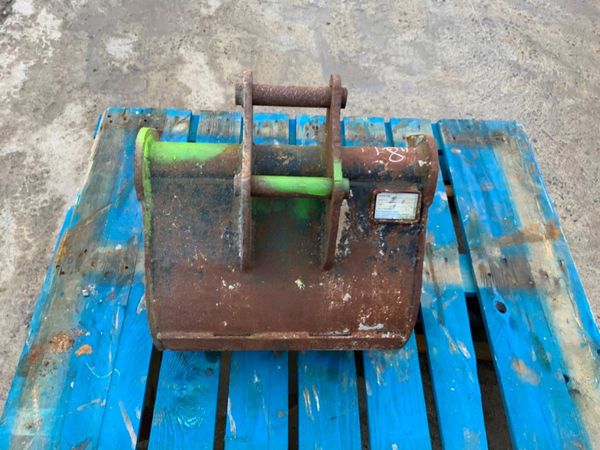 18" MINI DIGGER BUCKET......30mm PINS.........18C 315428867