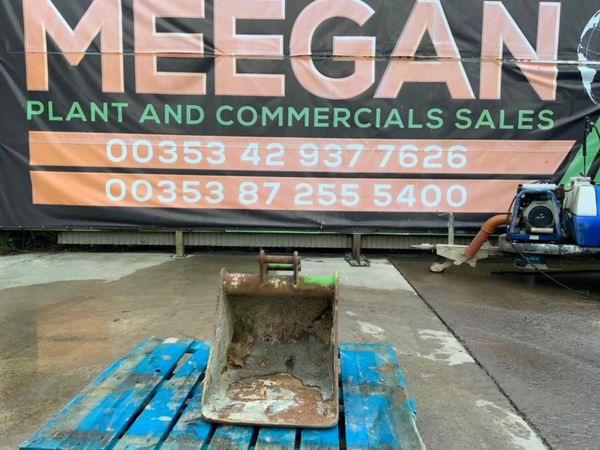 18" MINI DIGGER BUCKET......30mm PINS.........18C 315428860
