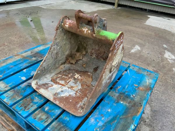 18" MINI DIGGER BUCKET......30mm PINS.........18C 315428870