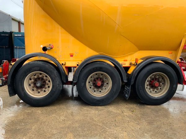 Trailer Trailer Spitzer Cement Silo Tanker....... 315845222