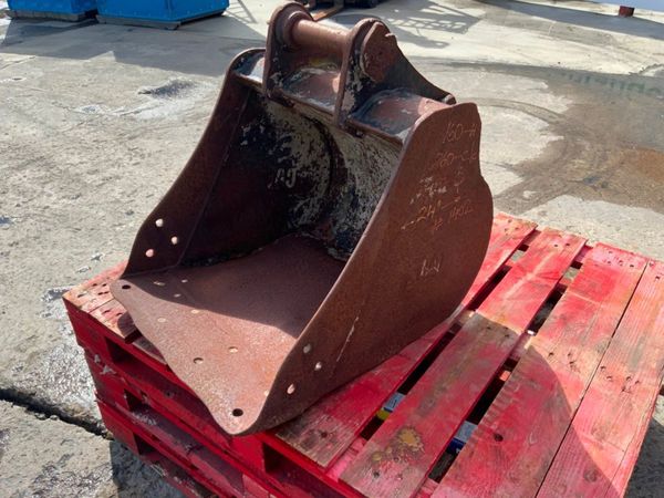 24"  CAT DIGGING BUCKET.......45MM PINS........14 316513630