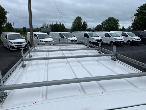 Opel Vivaro 316989852