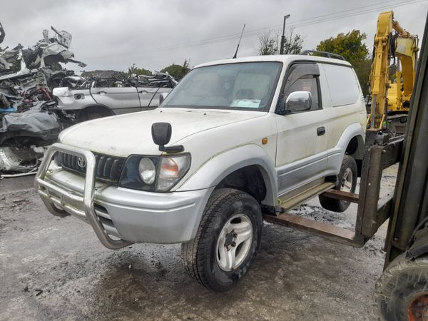 Toyota landcruiser 96 to 03 breaking for parts 317560542