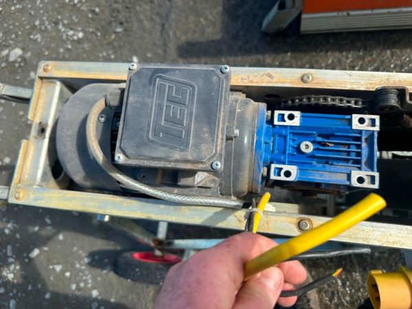 2017 SHIFTA 'BUMPA' MATERIAL HOIST......1035 317590553