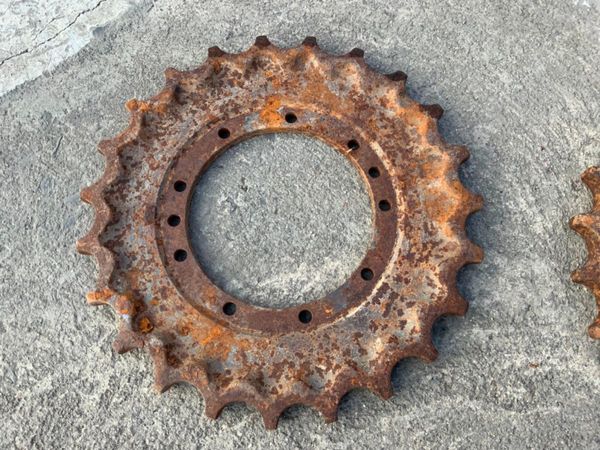 3 TONNE MINI DIGGER DRIVE SPROCKETS. 318202789