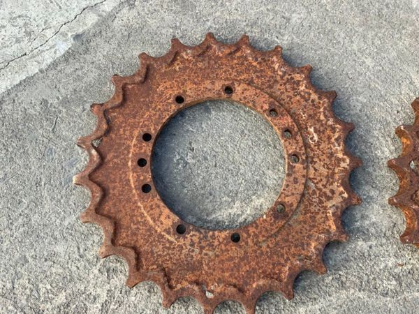 3 TONNE MINI DIGGER DRIVE SPROCKETS. 318202791
