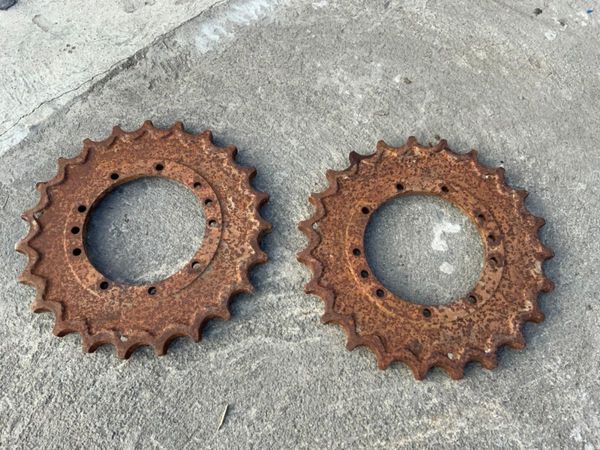 3 TONNE MINI DIGGER DRIVE SPROCKETS. 318202792