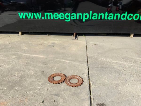 3 TONNE MINI DIGGER DRIVE SPROCKETS. 318202793
