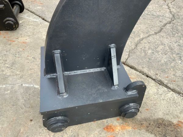 RIPPER TOOTH.....80mm PINS..... 20 TON.....898. 319102153