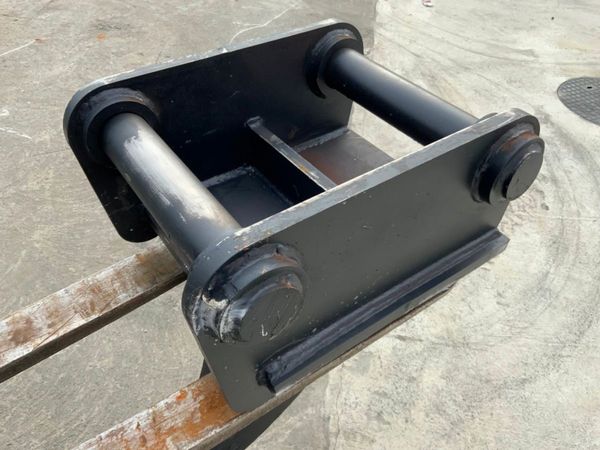 RIPPER TOOTH.....80mm PINS..... 20 TON.....898. 319102165