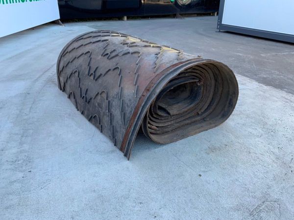 42ft x 58" PATTERNED RUBBER MATTING.........4258. 319233256