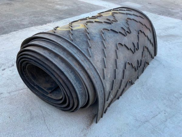 42ft x 58" PATTERNED RUBBER MATTING.........4258. 319233259