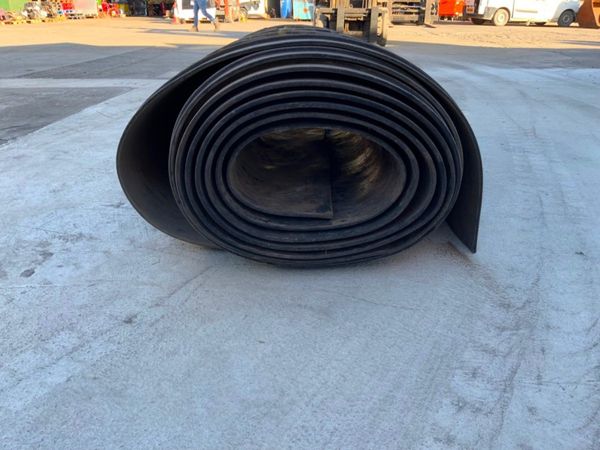 42ft x 58" PATTERNED RUBBER MATTING.........4258. 319233253
