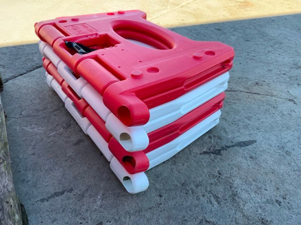 WATER FILLED / FOLDING PEDESTRIAN BARRIERS. 319274499