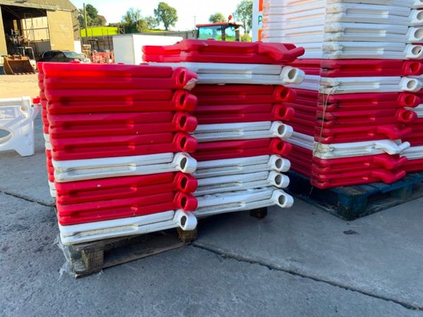 WATER FILLED / FOLDING PEDESTRIAN BARRIERS. 319274507