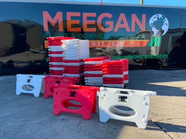 WATER FILLED / FOLDING PEDESTRIAN BARRIERS. 319274516