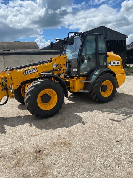 Selection of New Holland and Case tractors 319389658