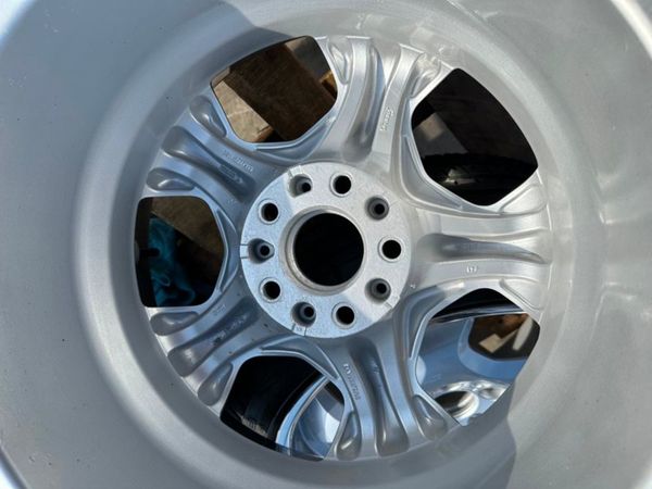 GENUINE..CONTOURS...BMW ALLOYS...17 INCH. 319539544