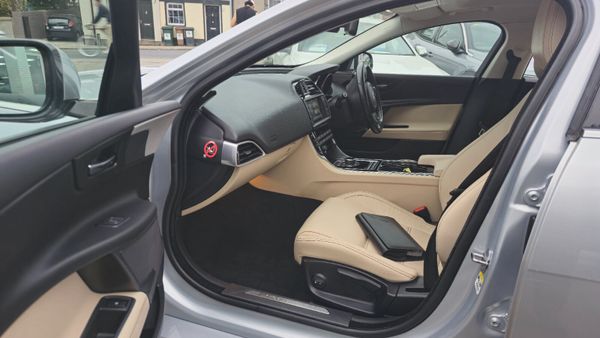 Jaguar XE 2017 automatic AA APPROVED 319771169