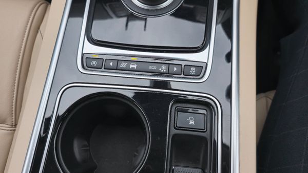 Jaguar XE 2017 automatic AA APPROVED 319771212
